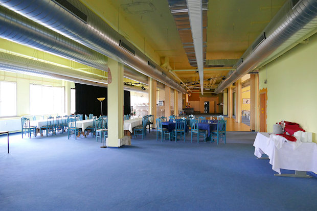 Seitenansicht vom Gesch�ftshaus in Prestice Pilsen